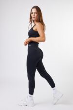 Seamless Ribbed Legging in Black - Sillvela