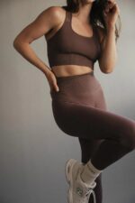 Seamless Ribbed Legging in Chocolate - Sillvela