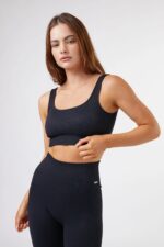 Seamless Ribbed Yoga Set in Black - Sillvela