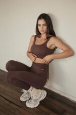 Seamless Ribbed Yoga Set in Chocolate - Sillvela